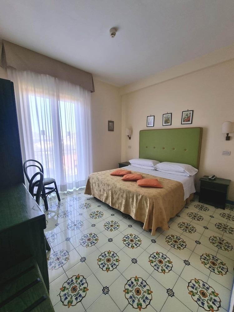 Hotel Girasole Península Sorrentina Exterior foto